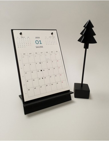 Kalendorius 2024 m. A5 pastatomas su mediniu stoveliu 13 lapelių juodas - 1