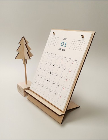 Kalendorius 2024 m. A5 pastatomas su mediniu stoveliu 13 lapelių natūralios medžio spalvos - 1